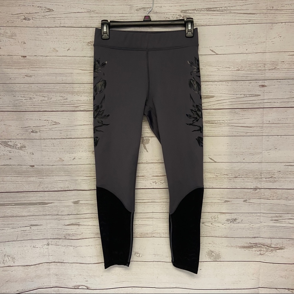 FABLETICS PATTERNED LEGGINGS